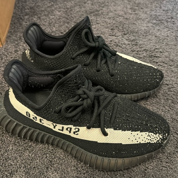 Adidas Yeezy Authentic - Picture 1 of 4